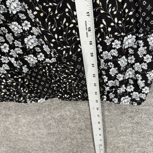 Luna Blouse Women 1X Plus Black Floral Short Sleeve Rayon Round Neck Casual - Picture 6 of 7